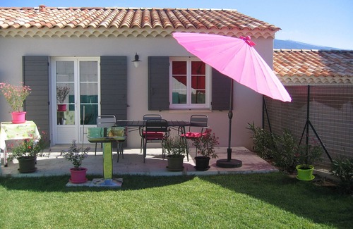 Crillon-le-Brave Cottage | COTTAGE Color LAVENDER