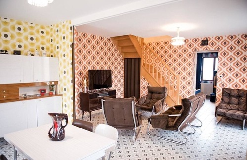 Mondrepuis House | Cottage dedicated to the 70s
