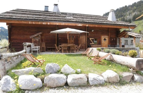 La Clusaz Cottage | Cottage 'Du Bas' with Mountain View and Wi-Fi