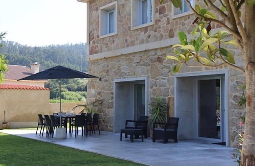 Poio Cottage | COTTAGE FOR 11 PEOPLE WITH PRIVATE GARDEN AND SWIMMING POOL + WIFI