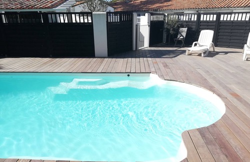 Rivedoux-Plage Cottage | cottage for 4 PEOPLE, 2 BEDROOMS, PRIVATE PATIO, HEATED POOL, PRIVATE PARKING