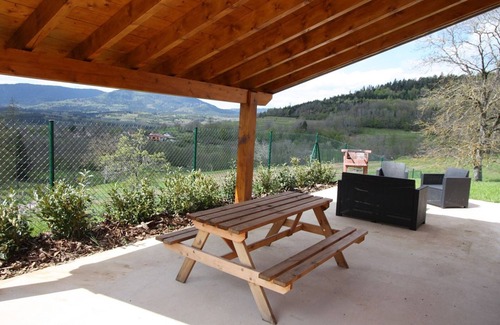 Combrimont Cottage | Cottage for 4 with covered terrace, private parking, pet-friendly