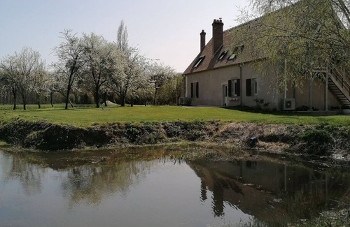 Saint-Firmin-sur-Loire Cottage | Cottage in forest with garden, terrace and parking near Loire