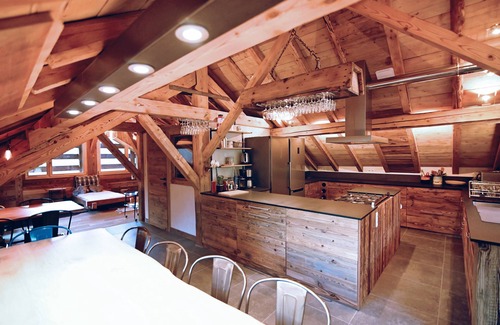 La Clusaz Ski Chalet | cottage full of heart south view incredible vehicle 4/4 9 places available