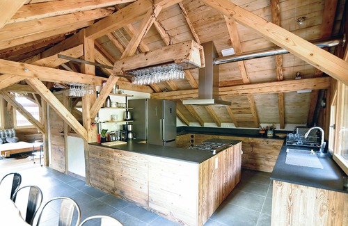 La Clusaz Ski Chalet | cottage full of heart south view incredible vehicle 4/4 9 places available