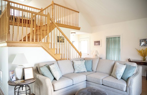 Castleton Cottage | Cottage Getaway for Two with Private Hot Tub