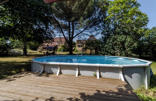 Degagnac House | Cottage 'Gite Soleil' with Shared Pool, Private Terrace and Wi-Fi