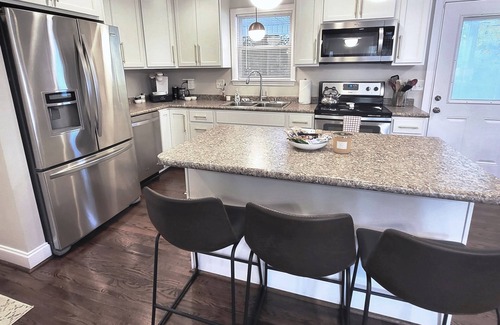 Sans Souci House | Cottage Haven-cozy, clean, comfortable close to DT