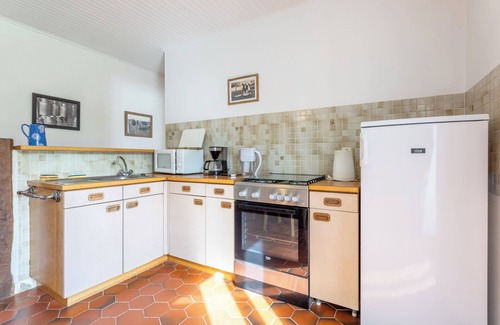 Plobannalec-Lesconil House | Cottage 'Hortensias - Plage 5min En Voiture' with Private Terrace and Private Garden