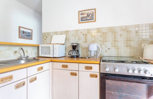 Plobannalec-Lesconil House | Cottage 'Hortensias - Plage 5min En Voiture' with Private Terrace and Private Garden