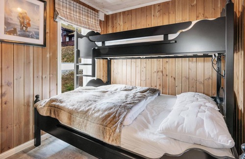 Kvam House | Cottage in a quiet location and with beautiful views over large parts of Kvamskogen.