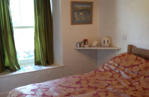 Llanfrothen Cottage | Cottage in Croesor. Snowdonian mountain retreat. Fast internet with vista views!