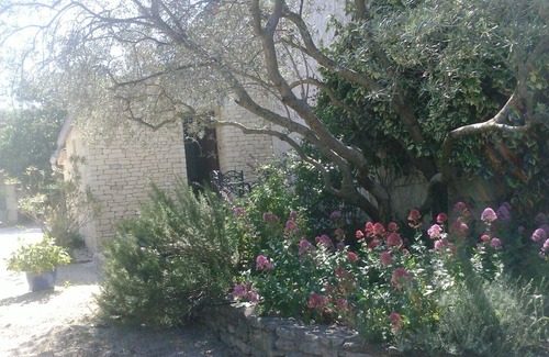 L'Isle-sur-la-Sorgue Cottage | Cottage in L'Isle sur la Sorgue, St Antoine area, air conditioning and pool, linen provided