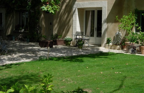 Pernes-les-Fontaines Cottage | cottage in provencal farmhouse, 2 minutes from Pernes