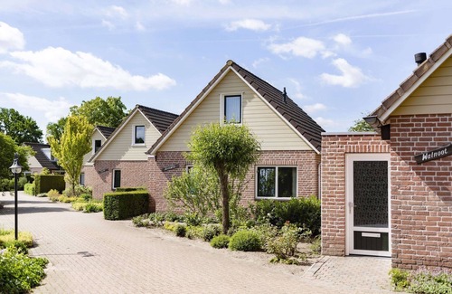 Plasmolen House | Cottage in Gelderland with Fenced Garden