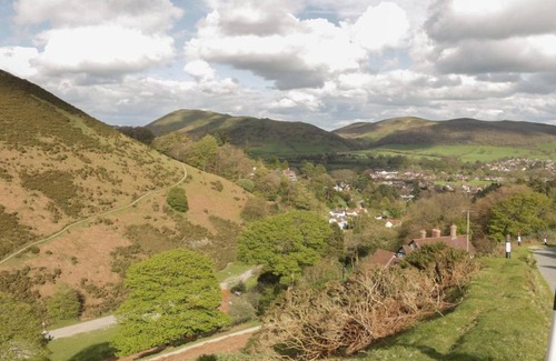 Eaton Mascott Cottage | Cottage in Netley Hall with Scenic Trails
