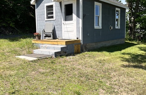Houghton Cottage | Cottage in Oskar Bay, along Houghton Portage Canal