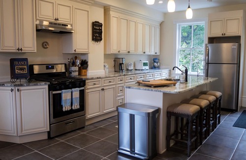 The Plains House | Cottage in Prime Wine and Horse Country Location