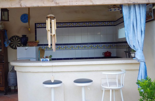 Saint-Chamas Cottage | Cottage in Provence: Le Clos des Sources - quiet in the countryside.