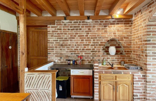Neung-sur-Beuvron Cottage | Cottage in Sologne with enclosed garden, pets allowed, parking and internet