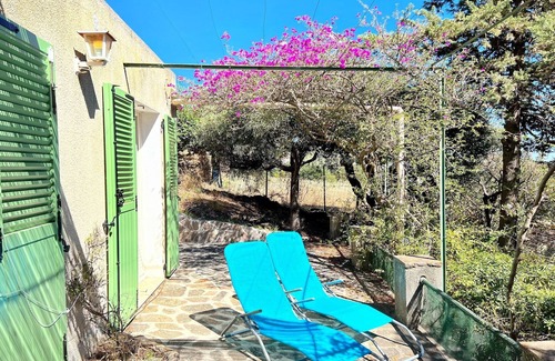 Le Lavandou Cottage | Cottage in St. Clair near Sandy Beach