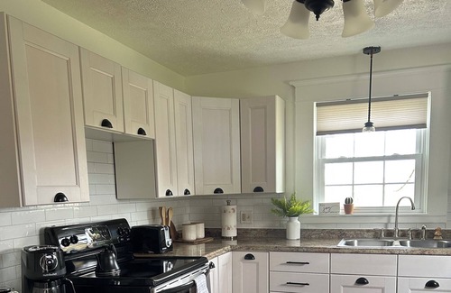 Sugarcreek House | Cottage in Sugarcreek with Hot Tub