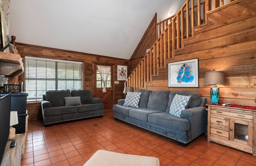 Concan Cottage | Cottage in the heart of Concan surrounded by nature & less than 5-minute drive to THE Frio River