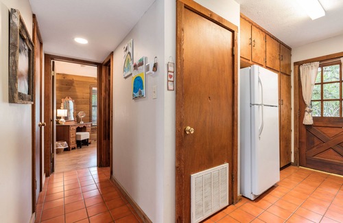 Concan Cottage | Cottage in the heart of Concan surrounded by nature & less than 5-minute drive to THE Frio River
