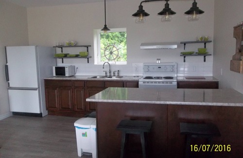 Shediac Cottage | Cottage Jasmine on the Shediac Bay With hot tub