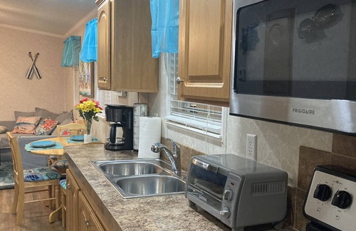Lake Placid Resort | Cottage@Lake Grassy Resort 1295 Monthly Special. Jan-April 90 day minimum