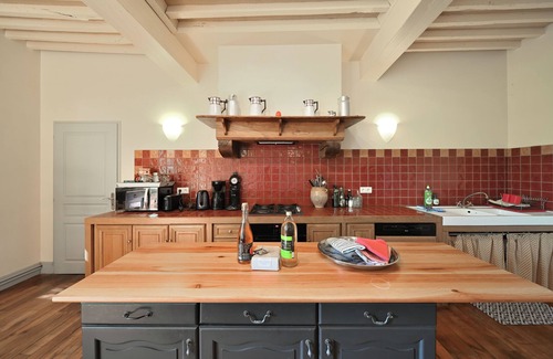 Estadens House | Cottage 'Le Clos St-Paul Comminges - 13 Pers' with Mountain View, Shared Pool and Wi-Fi