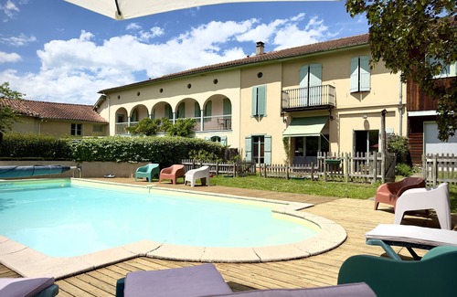 Estadens House | Cottage 'Le Clos St-Paul Comminges - 13 Pers' with Mountain View, Shared Pool and Wi-Fi