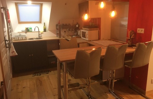 Morsain House | Cottage "Le Gite D Ouilly" with Shared Terrace & Wi-Fi