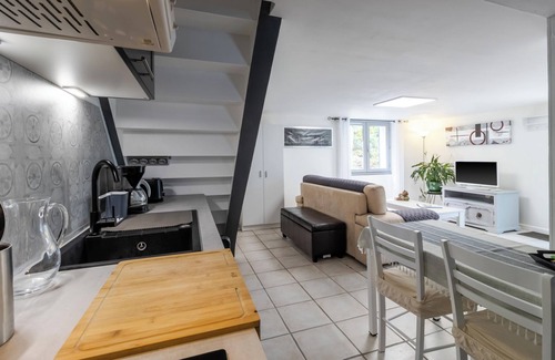 Aubas House | Cottage 'Les Gaps En Périgord Noir' with Shared Pool, Terrace and Private Garden