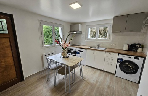 Charge Cottage | Cottage Les Tilleuls with Garden, Near Amboise