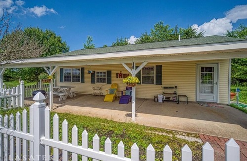 Harrison Cottage | Cottage located in the Heart of the Ozark Mountains close to floating and hiking