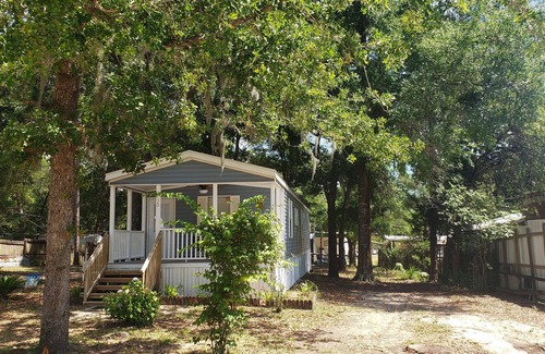 Steinhatchee Cottage | Cottage located in a local fish camp with boat parking.