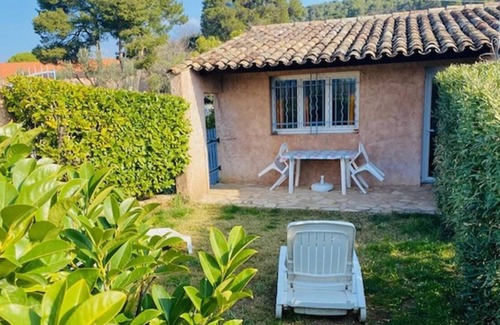 Lorgues Cottage | Cottage "Location, Piscine, Animaux, Var, Wifi" with Shared Pool, Private Terrace & Wi-Fi