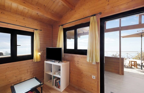 Puerto Naos Cottage | Cottage 'Moijama 7' with Sea View, Shared Pool and Wi-Fi