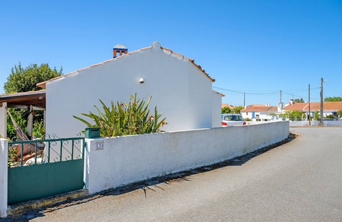 Algoceira Cottage | Cottage 'Monte Da Bárbara' with Private Terrace, Private Garden and Wi-Fi
