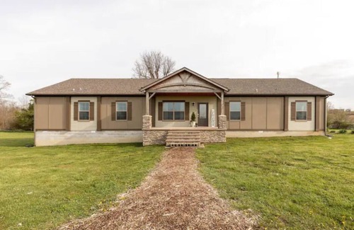 Pikeville House | Cottage near Fall Creek Falls with a Lake View
