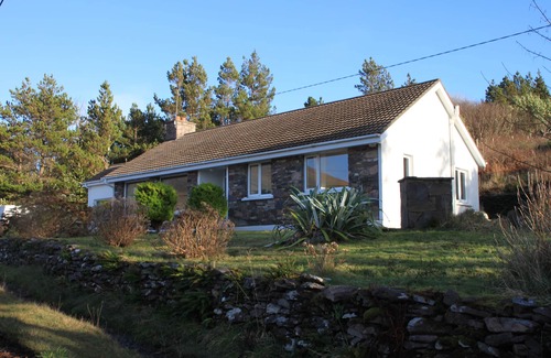 Derrynane House | Cottage near the beach with sea views