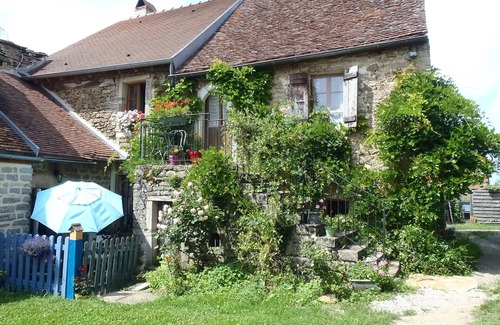 Ecutigny House | Cottage of 130 m2 located 20 'from Beaune on the 1st floor of an old house