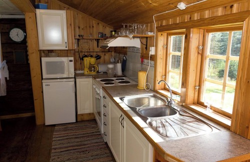 Sissehult Cabin | Cottage old charm, private location, jetty, swimming, boat, free fishing, sauna.