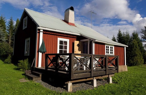 Sissehult Cabin | Cottage old charm, private location, jetty, swimming, boat, free fishing, sauna.