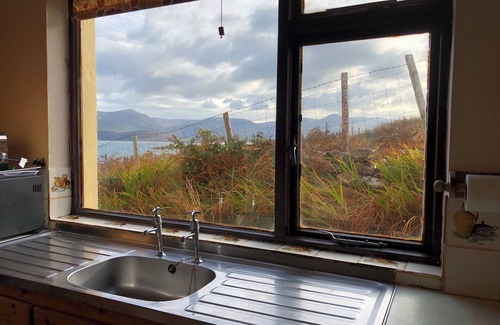 Brandon House | Cottage on Brandon Point on the Dingle Peninsula with sea and mountain views.