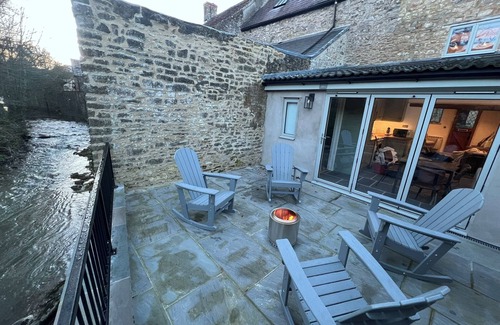 Nunney House | Cottage on Brook -> Castle, Walks, Shop & Cafe
