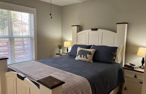 Buchanan House | Cottage on Cypress Bay near Paris Landing State Park