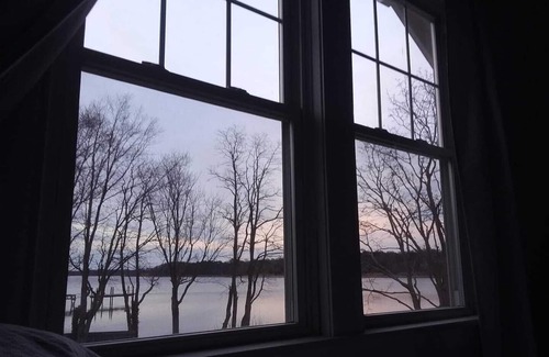 Somerset House | Cottage on River near Providence/Cape Cod/Newport