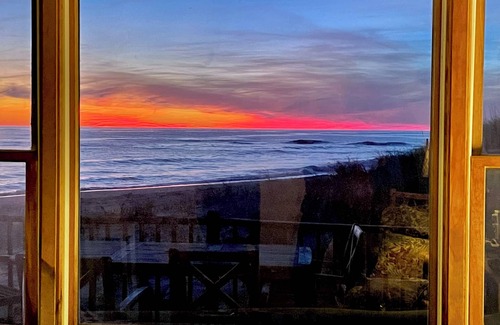 Smith Point House | Cottage on the beach in Smith Pt. Ocean, Bay and Sunsets.